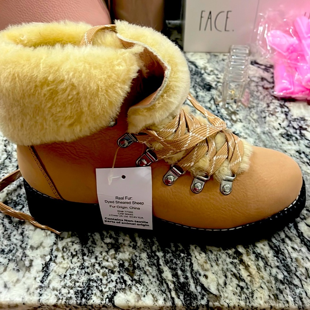 Nordic boot size 7 new with tag